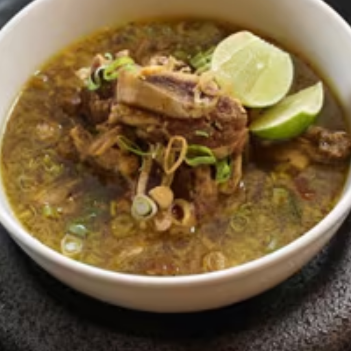 aneka-resep-masakan-asia-populer-dengan-pilihan-menu-tumisan-daging-sapi-lada-hitam-di-atas-meja
