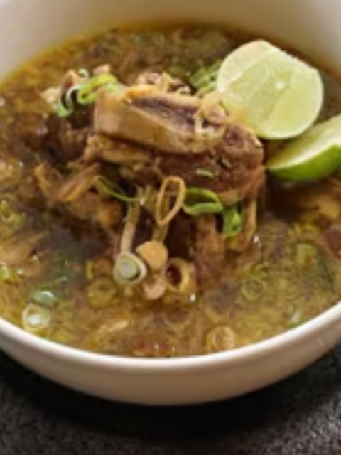 aneka-resep-masakan-asia-populer-dengan-pilihan-menu-tumisan-daging-sapi-lada-hitam-di-atas-meja